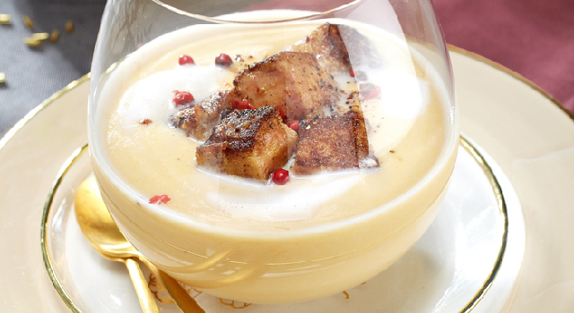 Velouté de cocos blanc et de foie gras poêlé