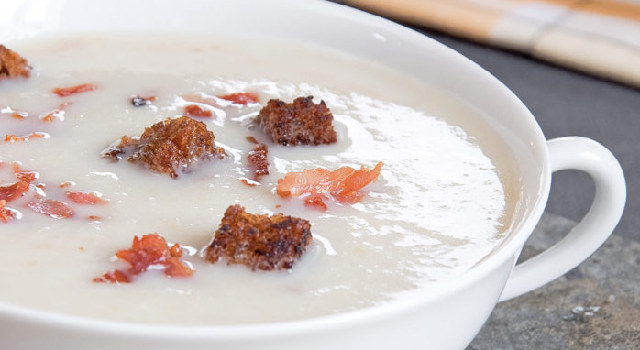 Velouté d'endives au pain d'épices et bacon croustillant