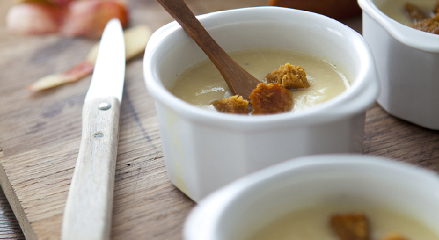 Soupe crémeuse pomme-pain d'épice