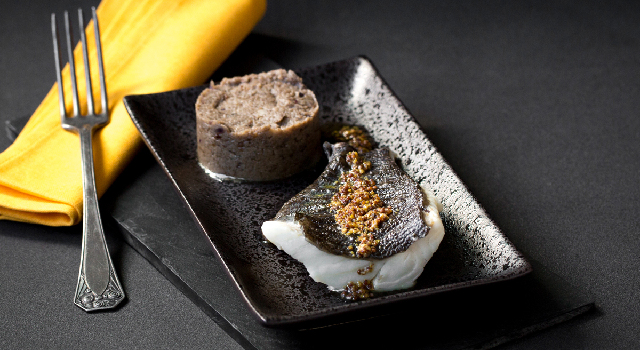 Turbot poché au lait, duxelles de champignons