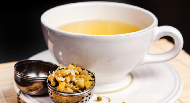 Une infusion de camomille pour calmer les nausées