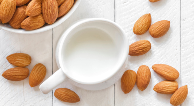 Par quoi remplacer le lait de vache au petit-déjeuner ?