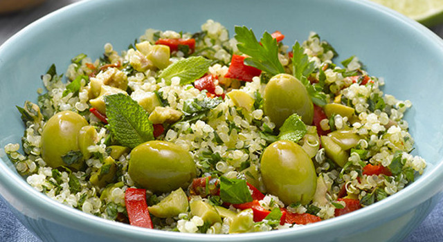 Salade de quinoa aux olives vertes comme un taboulé | Clic Bien-être