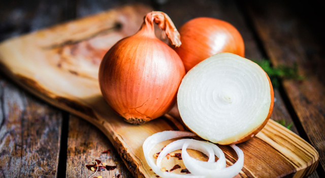 Cataplasme aux oignons contre le mal de gorge