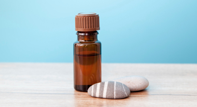 Help, une solution naturelle aux huiles essentielles contre ce bouton de fièvre !