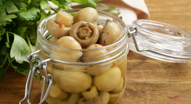 Champignons  de Paris marinés