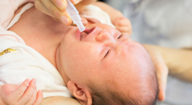 Faut-il se méfier des vaccins pour bébés contre la gastro ?