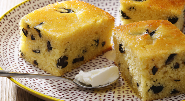 Cake semoule aux olives noires