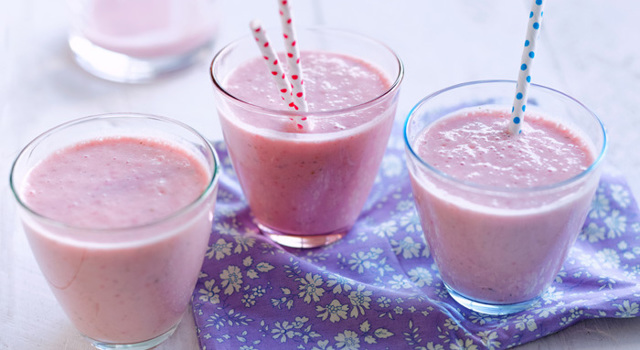 Smoothie banane, fraise et menthe
