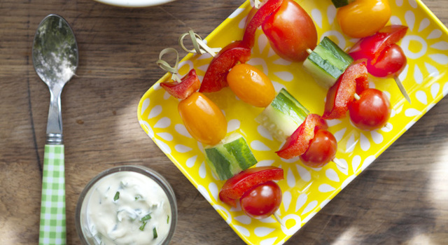 Brochette de légumes d'été, sauce à l'estragon