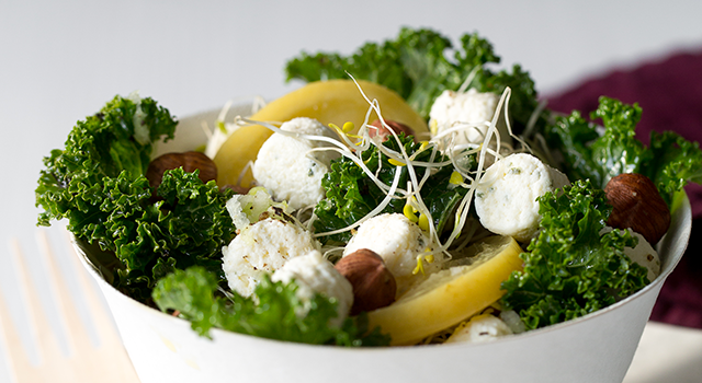 Salade de kale aux billes de fromage