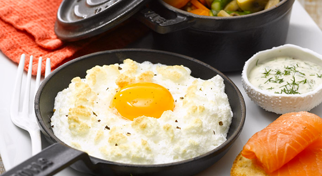 Oeuf au plat soufflé et cocotte de légumes