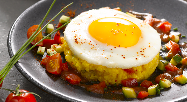 Oeuf au plat sur piperade