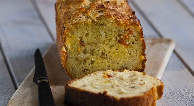 Cake aux oignons et aux tomates confites