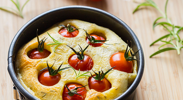 Clafoutis de tomates cerise à l'huile d'olive et au romarin