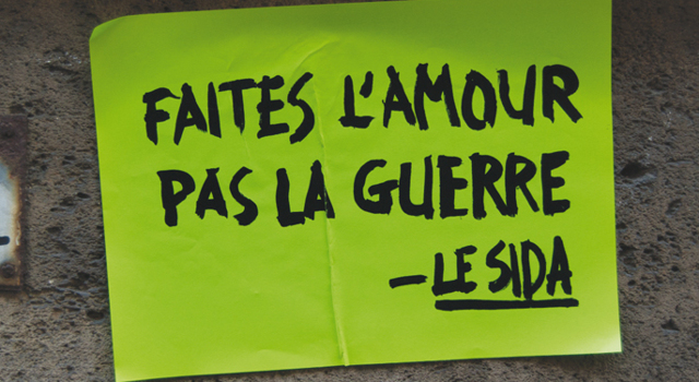 Le sida : écoutez-le, il est parmi nous…