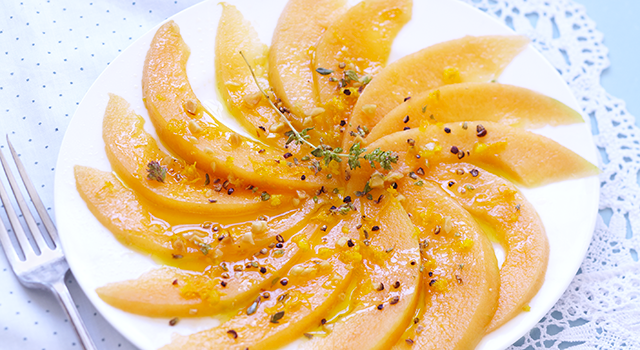 Carpaccio de Melon sauce vinaigrette agrumes et cacahuète