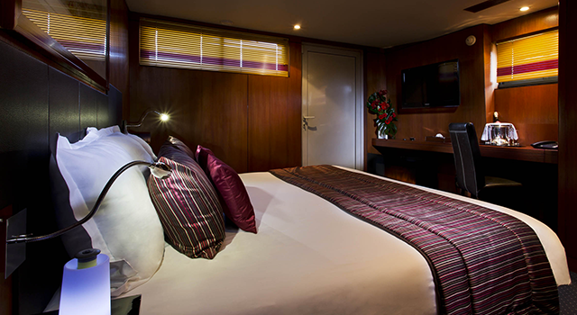 Des suites balnéo pour une croisière des plus romantiques sur la Seine