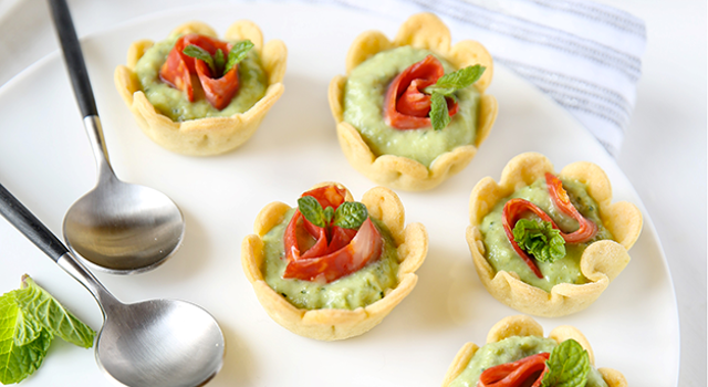 Tartelettes aux rubans de chorizo Aoste, crème de petits pois et ricotta