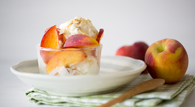 Glace pêche et gingembre