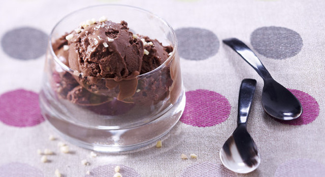 Glace maison au chocolat et aux amandes