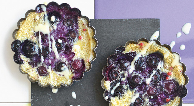 Clafoutis aux myrtilles et coulis d’amande