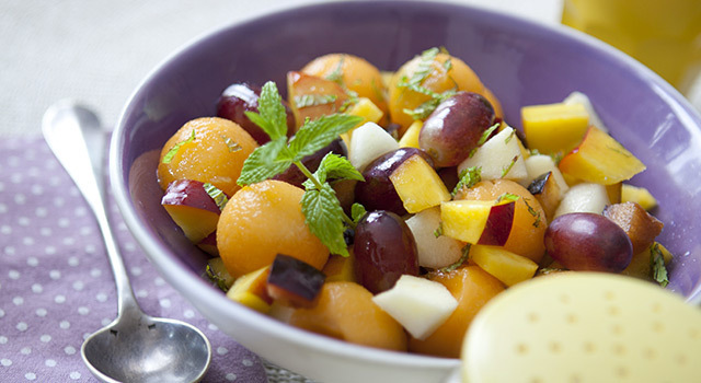 Marinade de fruits d'été à la menthe