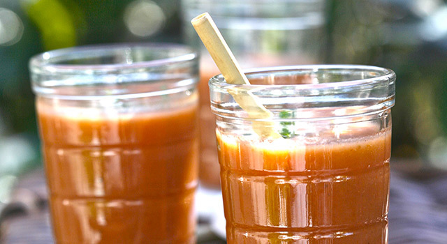 Gaspacho sucré aux fruits d’été et à la tomate