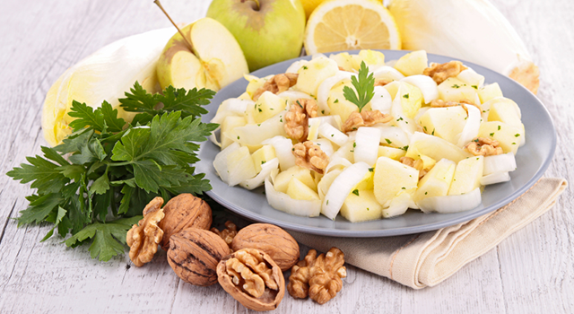Salade d'endives aux pommes et aux noix