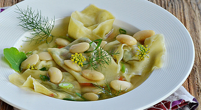 Ravioles de chèvre frais, bouillon et Haricots Tarbais