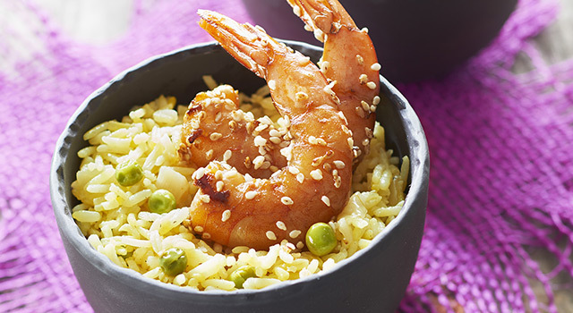 Riz à poêler basmati au safran et petits pois - gambas marinées sauce soja
