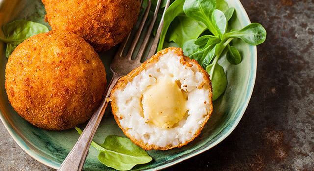 Croquettes de riz panées, coeur de Raclette RichesMonts fondante