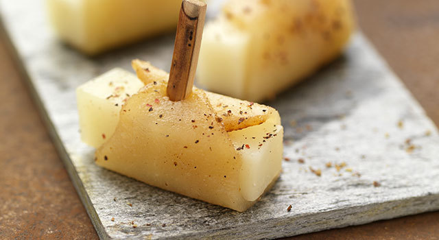 Bouchées de fromage Pur Brebis Pyrénées roulées aux tranches de poires fondantes