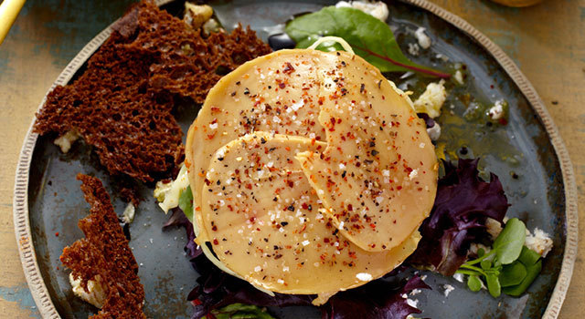Foie gras au chou blanc et riz soufflé