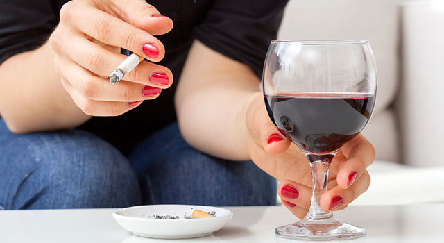 Pourquoi a-t-on plus envie de fumer lorsque l’on boit de l’alcool ?