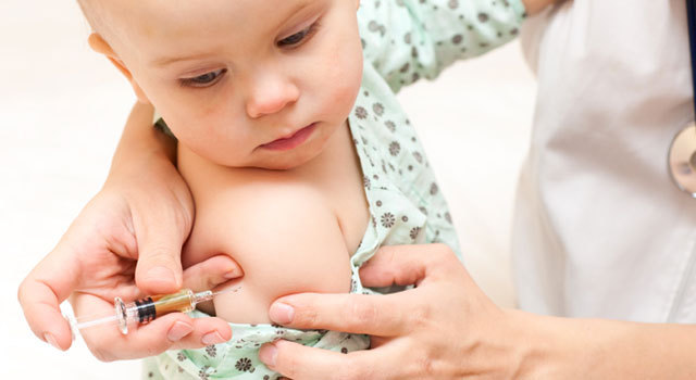 Faut-il lever ou maintenir l’obligation de certains vaccins ?