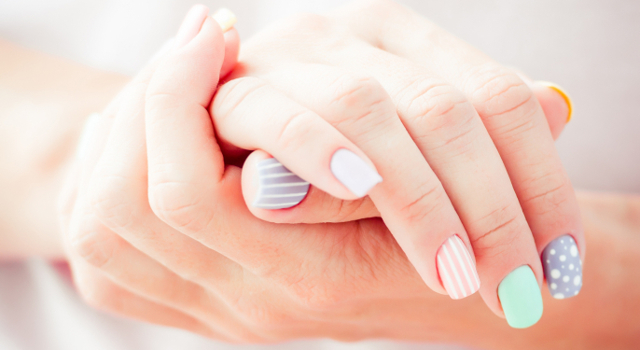 Des perturbateurs endocriniens dans nos vernis à ongles