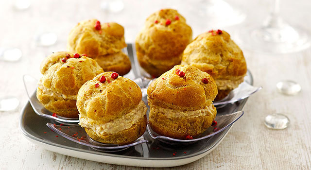 Petits choux épicés à la mousse de foie gras