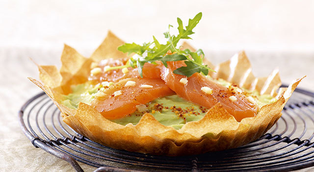 Tartes fines à l’avocat et cœur de filet de saumon au gingembre