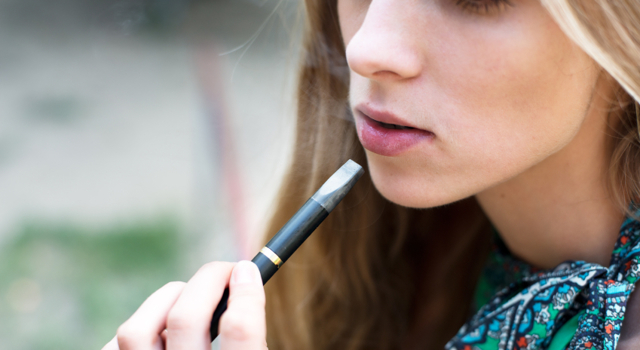 Présence de substances dangereuses dans les liquides aromatisés de nombreuses e-cigarettes