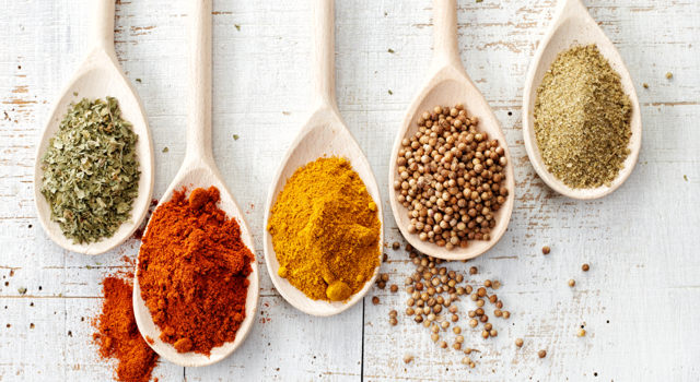 8 épices à incorporer dans vos repas de Noël pour faciliter la digestion