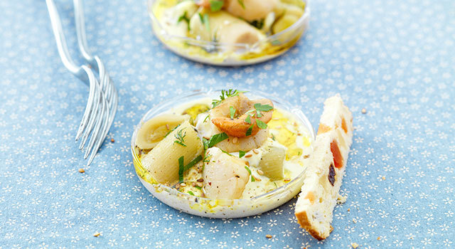 Noix de Saint-Jacques aux poireaux parfumées aux agrumes