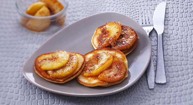 Pancakes aux pommes et au beurre
