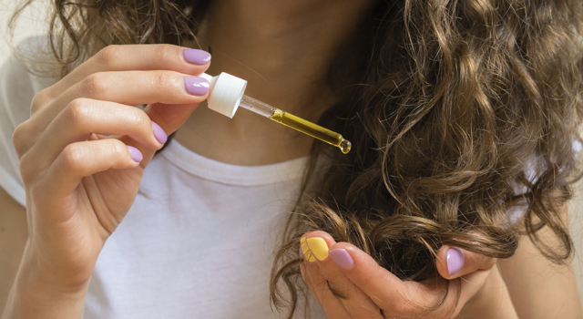 Les 5 meilleures huiles végétales pour hydrater mes cheveux