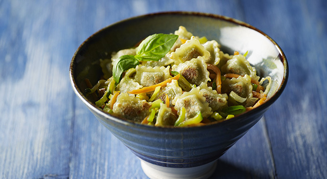 Julienne de légumes ravioles au basilic