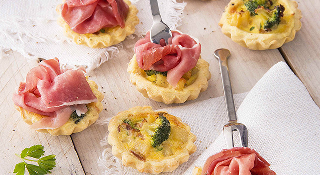 Mini-quiches aux pommes de terre, brocolis et Jambon de Parme