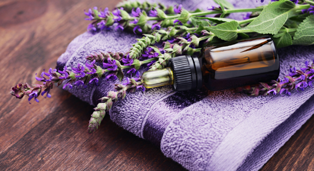 Peut-on mettre des huiles essentielles dans ses cosmétiques ?