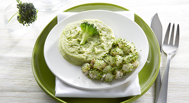 Tartare de poisson en semoule de brocoli avec purée de moelle de brocoli