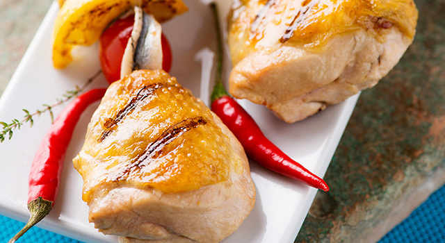 Brochettes de suprêmes de pintade grillées à la fleur de thym