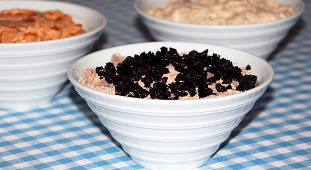 Mousseux d’olives noires au fromage fouetté